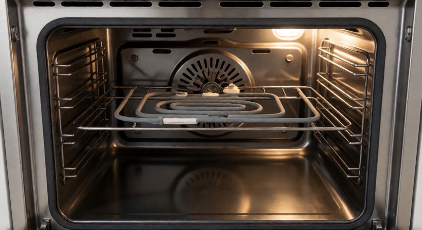 como cambiar el quemador del horno, Vista interior de un horno con el nuevo quemador instalado y funcionando correctamente