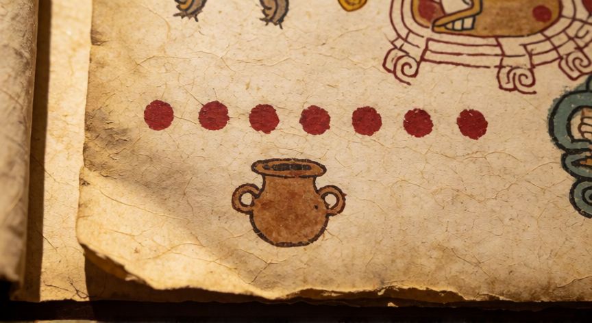 como encontrar azteca 7, Numeral azteca del 7 representado con siete puntos en un códice mesoamericano