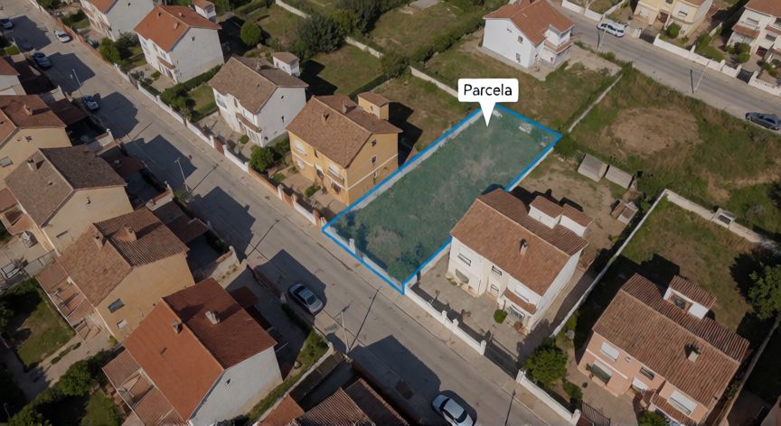 como encontrar la referencia catastral, Vista aérea de una parcela residencial resaltada en un mapa catastral