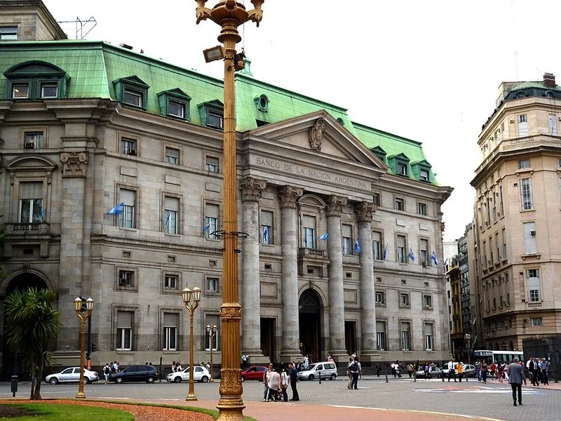 como hacer el nuevo bna, Edificio del Banco de la Nación Argentina en Buenos Aires, fachada con columnata y frontón