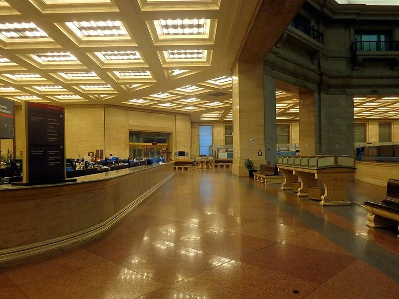 como hacer el nuevo bna, Amplio salón de atención al público del Banco de la Nación Argentina, con cajas y cielorraso iluminado