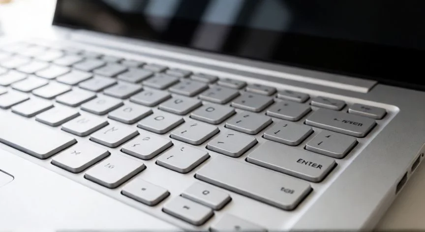 Cómo hacer punto y coma en una laptop: Métodos efectivos