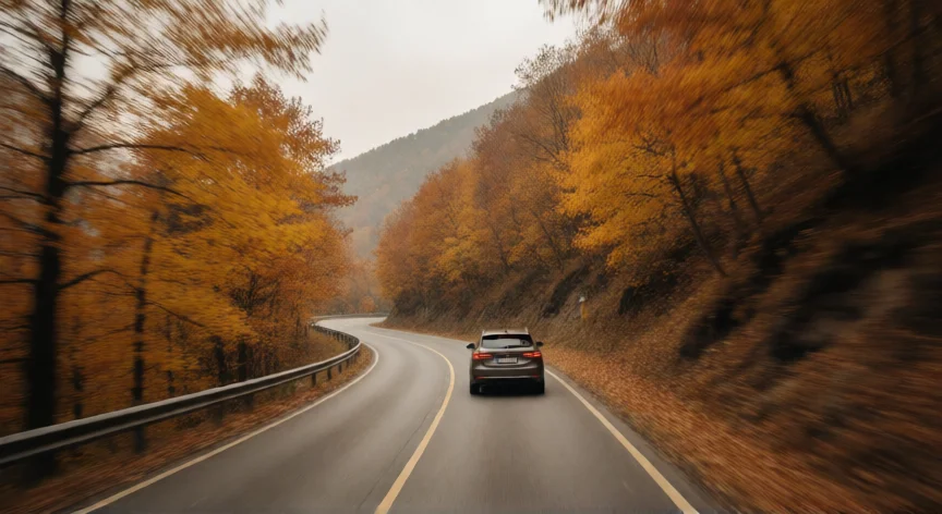 consejos para conducir un coche automatico, Coche descendiendo una carretera de montaña usando freno de motor