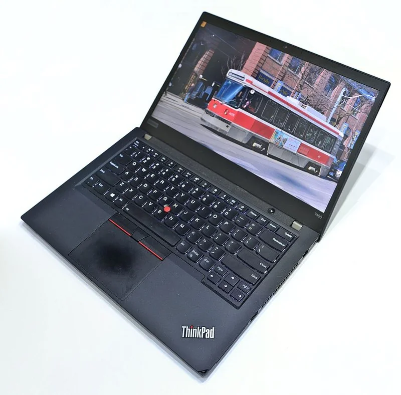 cual es el mejor ordenador que ofrece el kit digital, Portátil Lenovo ThinkPad de 14 pulgadas, tipo de equipo del catálogo Puesto de Trabajo Seguro