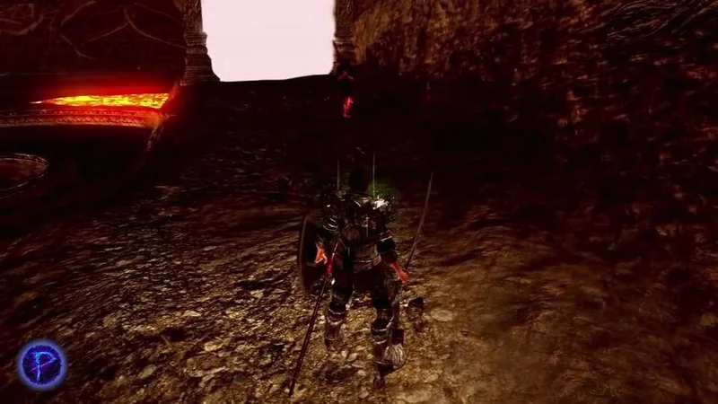 Jugador con armadura, escudo y lanza avanza por una zona oscura de Dark Souls