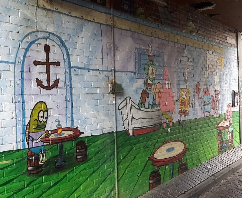 cuando me preguntaste que animal es don cangrejo, Mural de Bob Esponja en Nimega con Don Cangrejo, Patricio y Bob junto al ancla