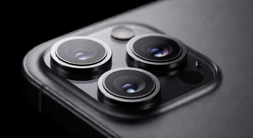diferencia entre iphone 17 pro y pro max, Detalle del módulo de cámaras triple en el iPhone 17 Pro