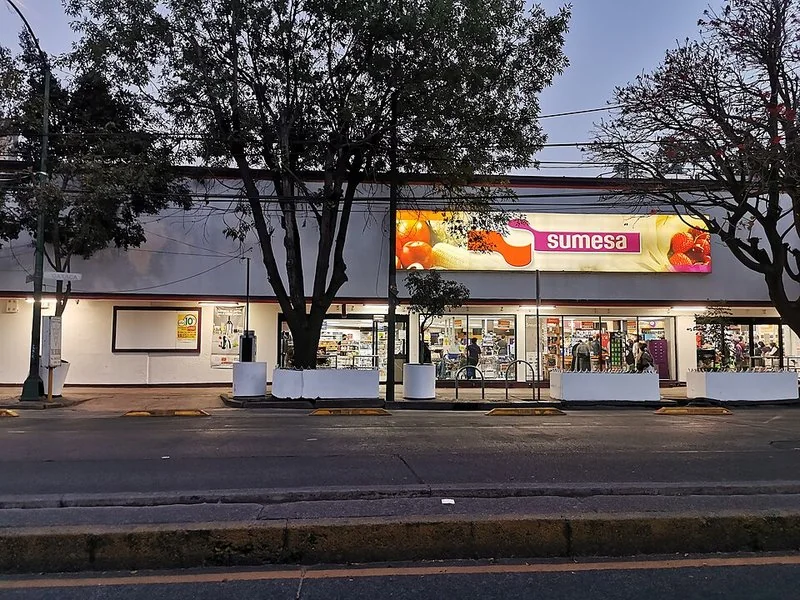 diferencia entre la comer y soriana, Tienda Sumesa, formato de barrio del Grupo La Comer, en la colonia Roma