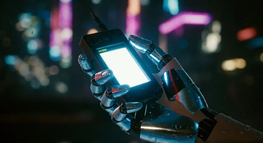mejor forma de jugar cyberpunk 2077, Mano cibernética sosteniendo un dispositivo de hackeo con luz azul en ambiente cyberpunk