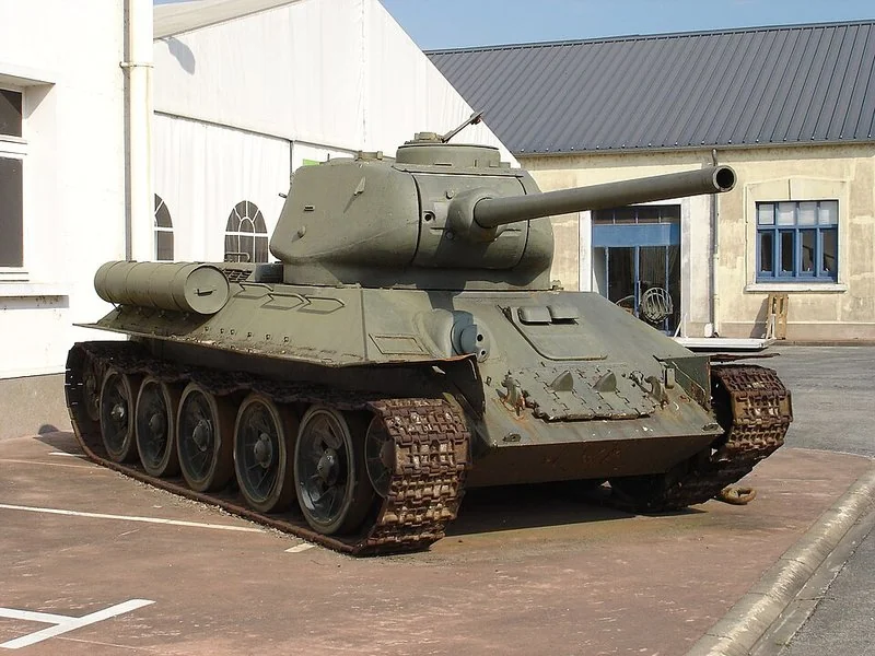 Tanque medio soviético T-34 conservado, con su característico casco frontal inclinado