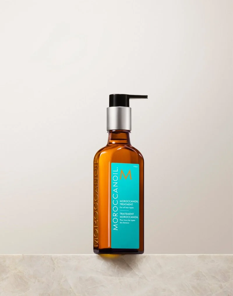 mejor producto para brillo en el pelo, Botella del sérum Moroccanoil Treatment Original para todo tipo de cabellos, con dosificador, uno de los productos de brillo más recomendados