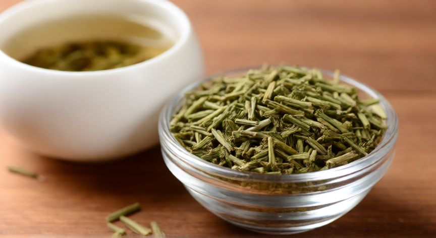 mejor producto para retención de líquidos, Té de cola de caballo y hierbas secas para la salud renal