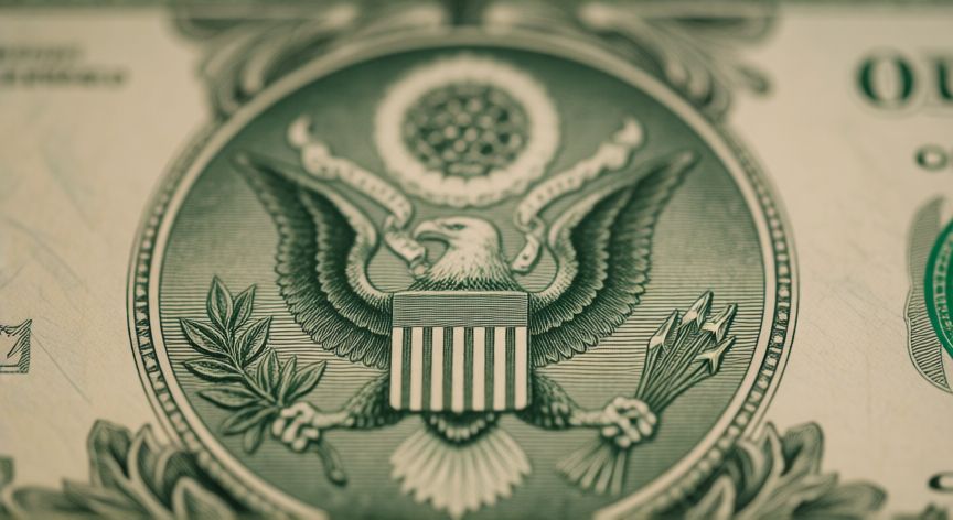 qué animal aparece en el reverso de un dólar, Reverso de un billete de un dólar con el Gran Sello y una águila