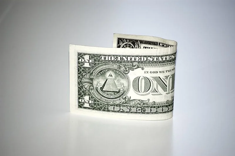 qué animal aparece en el reverso de un dólar, Reverso del billete de un dólar con la pirámide y el ojo de la Providencia