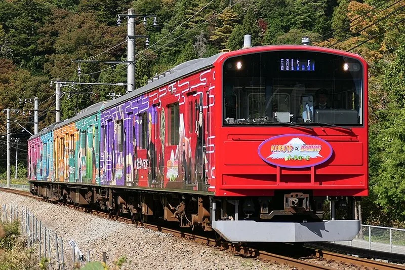 que animal invoca boruto, Tren rojo con rotulación especial de Naruto × Boruto circulando en Japón