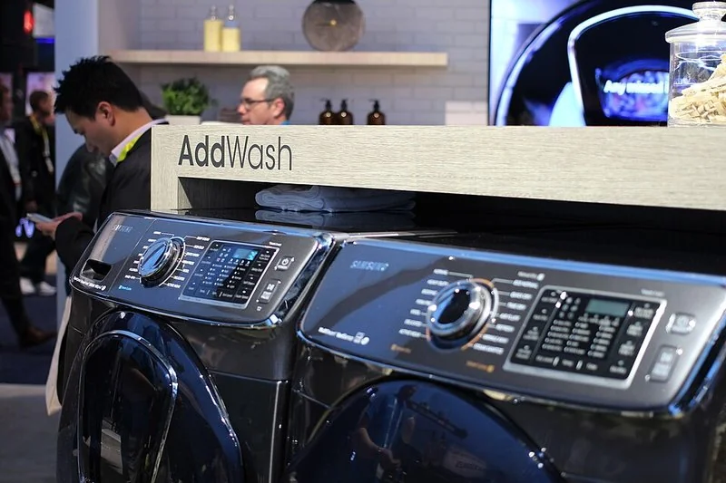 Paneles de control Samsung AddWash con puerta auxiliar y aviso dDC