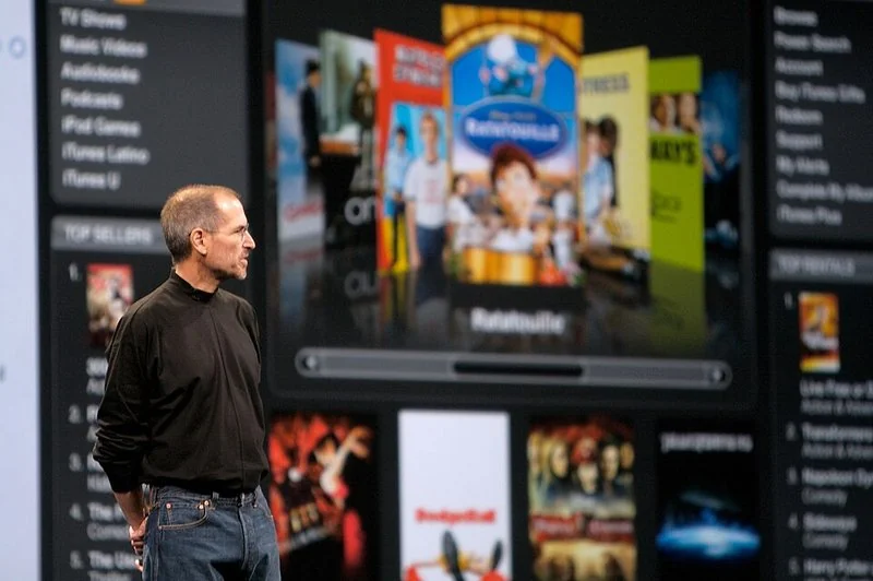 Steve Jobs presenta el alquiler de películas en la interfaz de iTunes Store