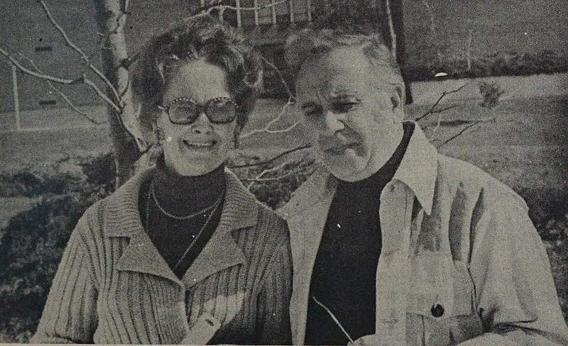 Ed y Lorraine Warren fotografiados juntos en 1978 durante una visita al Northern Essex Community College