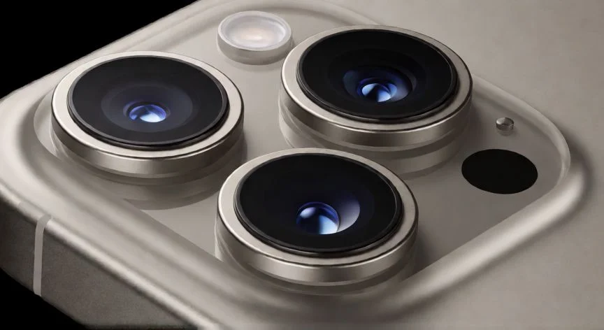 Detalle de la cámara del iPhone 16 Pro Max