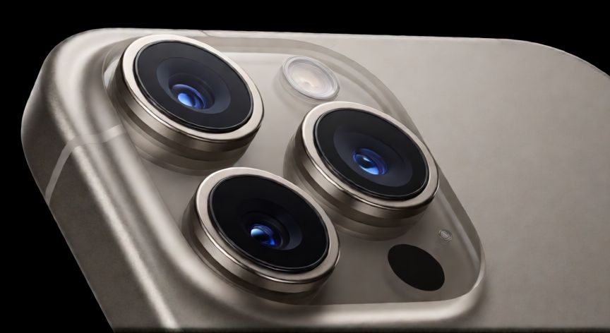 que iphone puede grabar con las dos camaras, Detalle del módulo de cámaras triple de un iPhone Pro