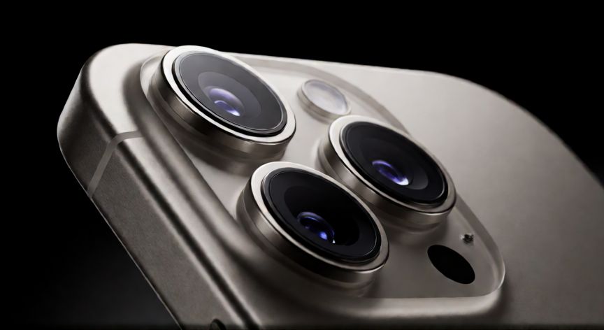 que iphone sale este año, Detalle de la cámara trasera de un smartphone de gama alta