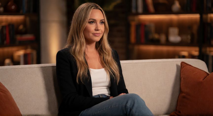 que ocurrio con amanda bynes, Amanda Bynes en un entorno de estudio reflexivo y tranquilo