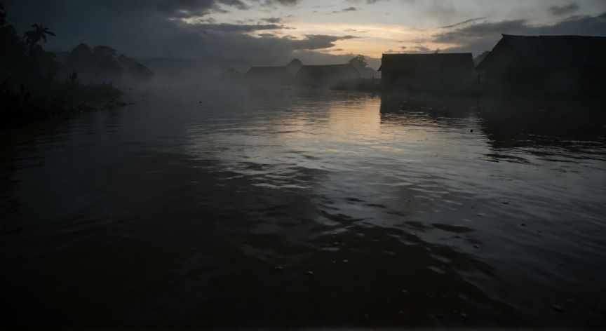 que ocurrio con michael rockefeller, Vista del río Sepik en Papua Nueva Guinea al atardecer