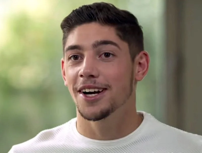 Federico Valverde, centrocampista uruguayo del Real Madrid, en un retrato cercano con jersey blanco