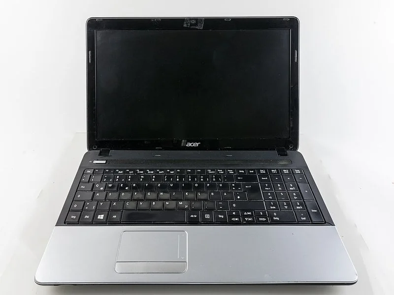 que ordenador del kit digital es mejor, Portátil Acer TravelMate frontal, modelo subvencionable con el bono Kit Digital