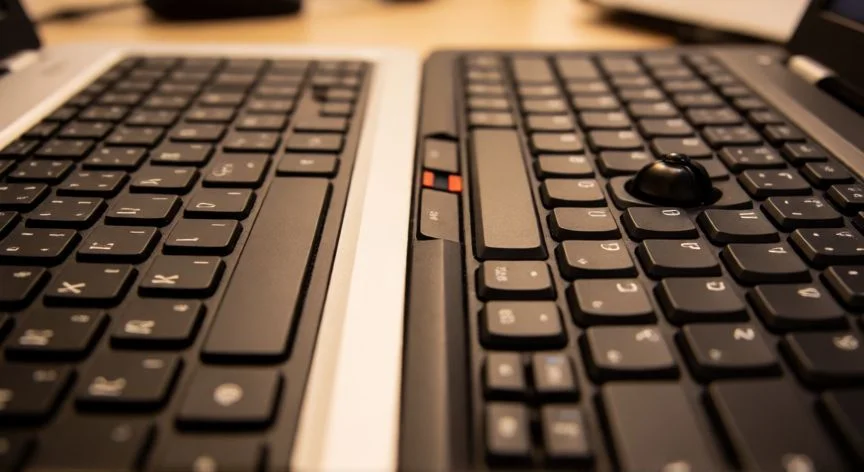 qué ordenador es mejor.lenovo.o hp, Detalle de los teclados de las marcas Lenovo y HP comparados