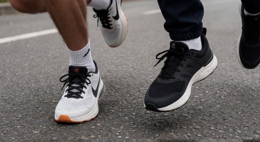 saltar es mejor que correr, Primer plano de los pies al aterrizar mostrando la diferencia de impacto entre correr y saltar